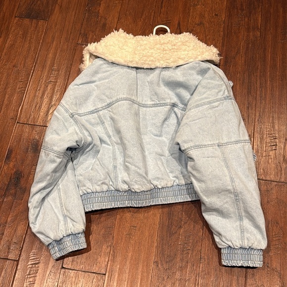 NWT! 0X Light Blue Denim Jacket with White Fur Collar - Picture 8 of 13